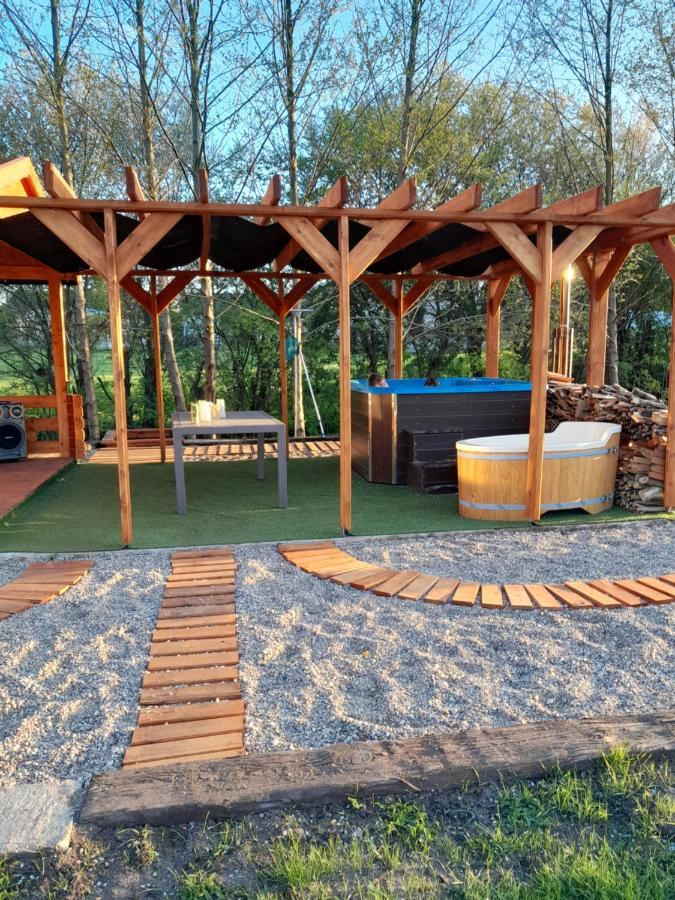 Pensjonat Agroturystyczny Pod Modrzewiem Bed & Breakfast Florczaki Exterior photo